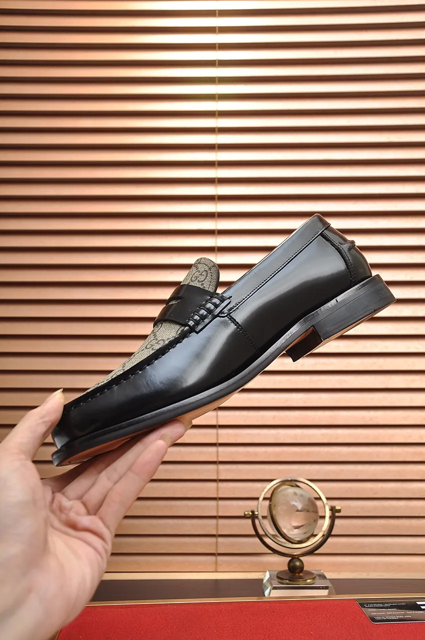 Men's shoes💰560💶Italy's top luxury men's shoe giant (GUCCI) (Gucci) (full cowhide lining) new arrival🍃Original European style🔰 Pleasant to the eye😍In order to make the shoes more durable and non-deformable🌀The production continues to follow traditional methods but there is still no lack of innovation💪Choose original sheepskin for the leather♻️ Smooth and natural And extra bright ⭐Made of imported cowhide, the first choice of rich people 38-45 (45 customized)